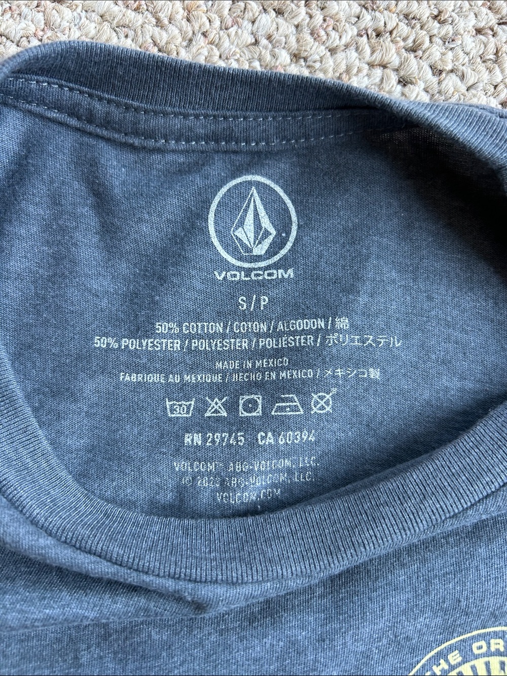 Volcom T-Shirt - Picture 3 of 3